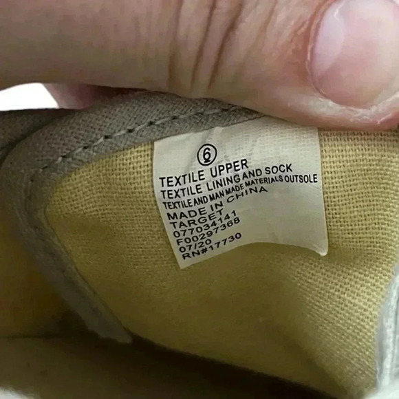 Cat & Jack size 6 sneakers - Picture 4 of 4